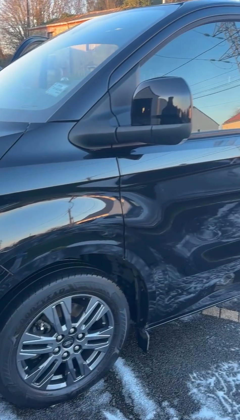 Extérieur après lustrage, carrosserie brillante aux reflets nets