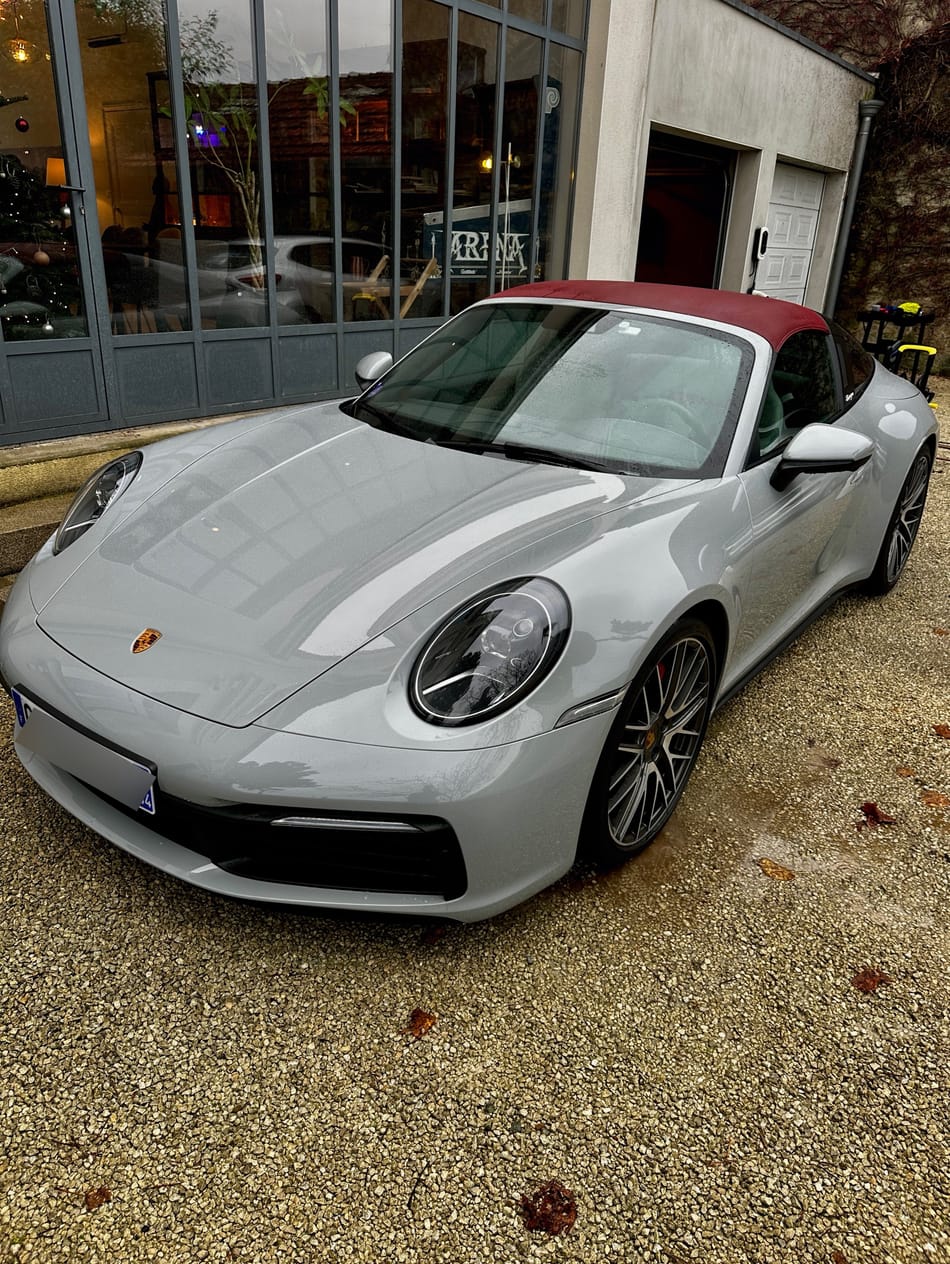 Porsche 911 Targa 4S grise, toit rouge, préparée par MGNclean